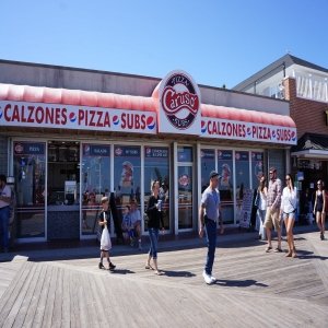 Caruso Pizza