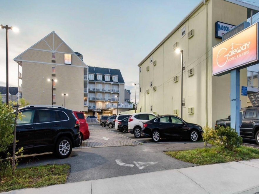 Gateway Hotel & Suites, Ascend Hotel Collection