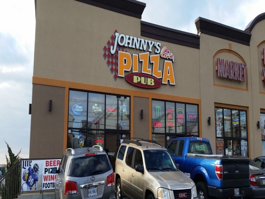 Johnny's Pizza & Pub