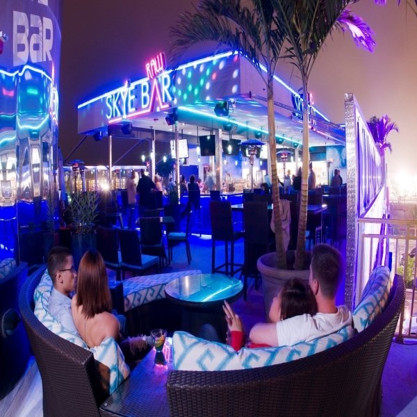 Full Circle at The Skye Bar & Grille