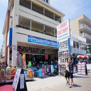 T-Shirt Factory on 6th Street