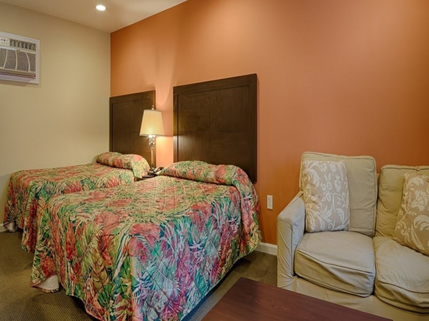 Commander Beach House Hotel