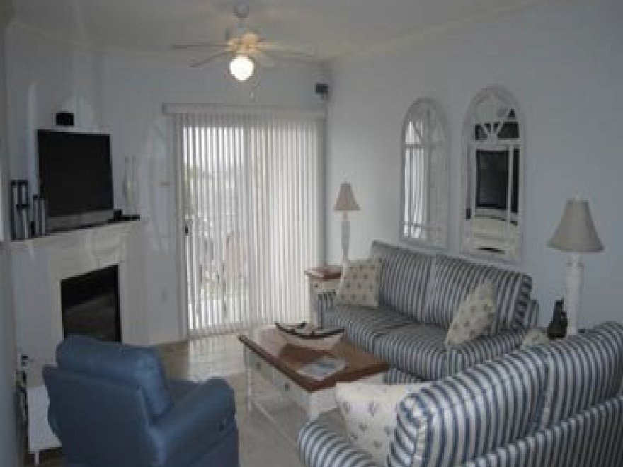 Pier 17 # 203
