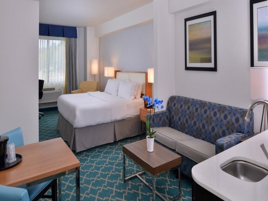 Holiday Inn Express & Suites West Ocean City