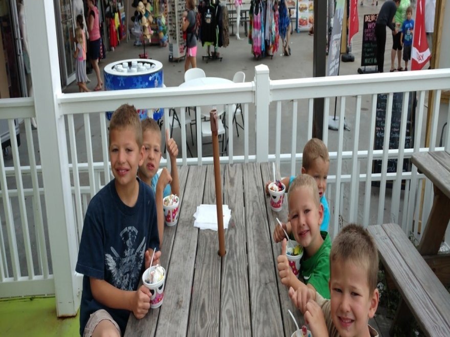 sweetFrog Premium Frozen Yogurt