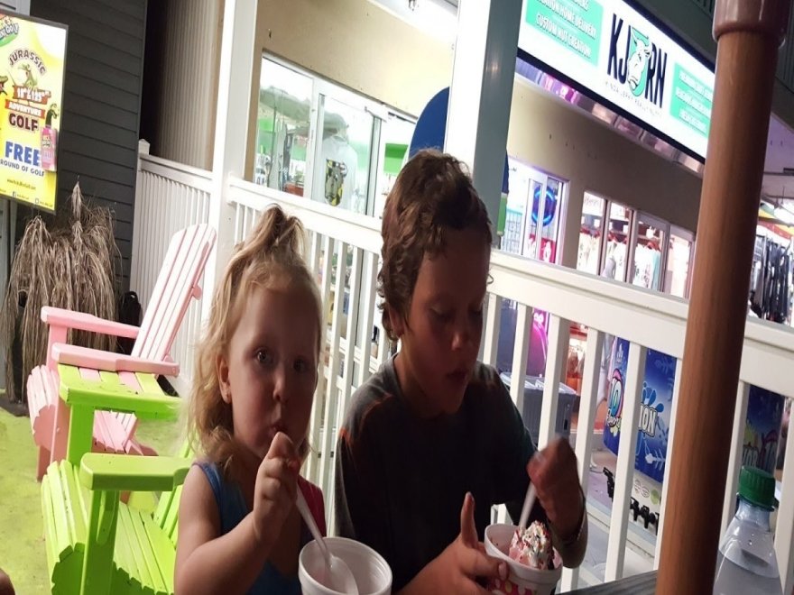 sweetFrog Premium Frozen Yogurt