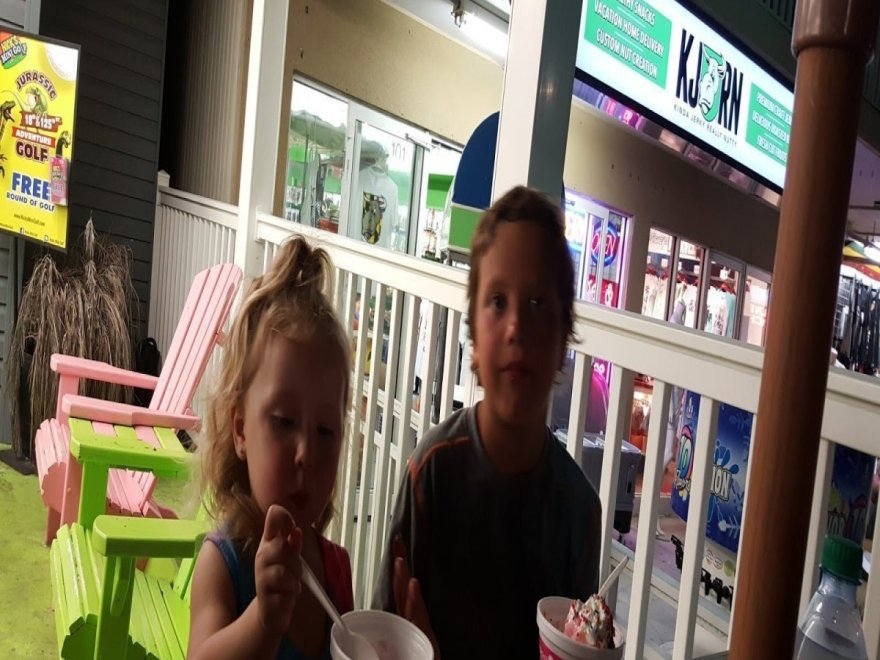 sweetFrog Premium Frozen Yogurt