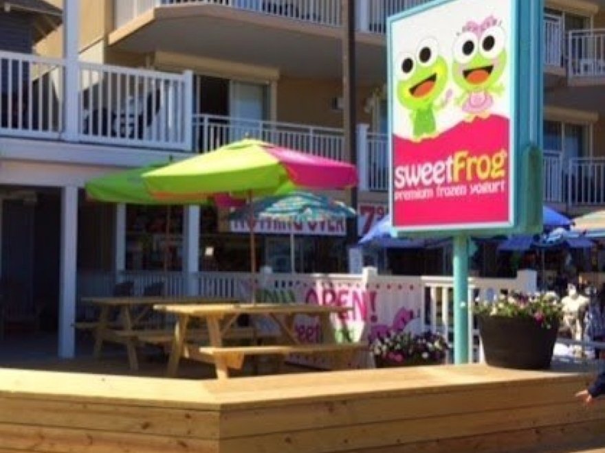 sweetFrog Premium Frozen Yogurt