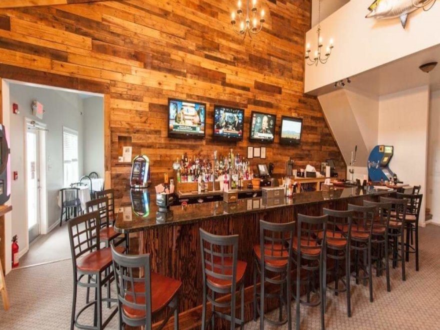 Yellowfin's Bar & Grill
