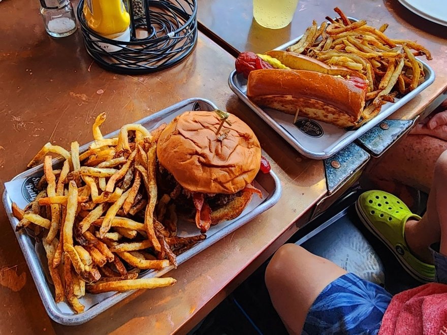 Surfin Betty’s Burger Bar