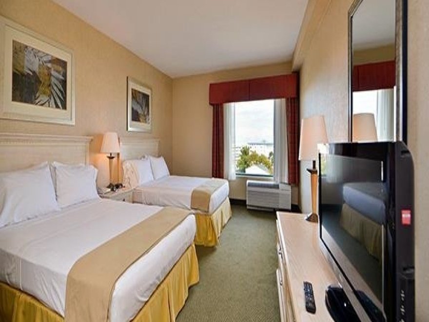 Holiday Inn Express & Suites Ocean City